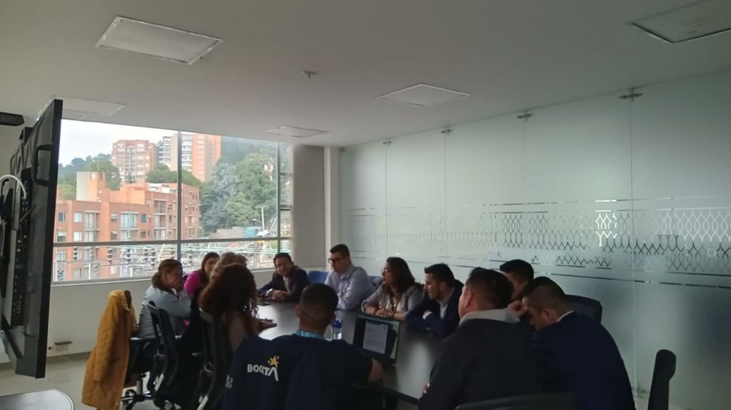 Reunion de la ASUNAPH en las oficinas de la facultad de medicina de la universidad de nueva granada donde participó el profesor Elkin Prado