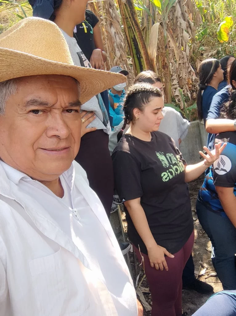 Argenil Vega Rodríguez egresado de Icolven UNAC quien esta encargado del proyecto de compostaje y a su vez de la contribucion a la agroecologia en la UNAC