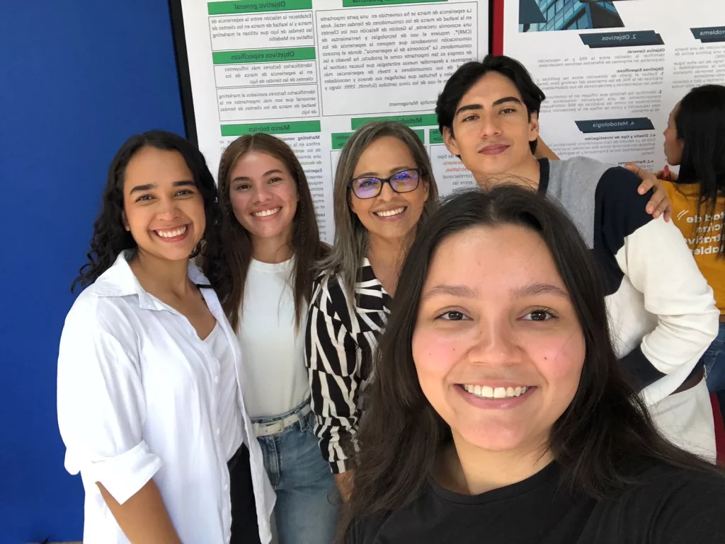 Estudiantes UNAC en el encuentro departamental de semilleros de investigacion presentando sus proyectos de investigacion para redcolsi