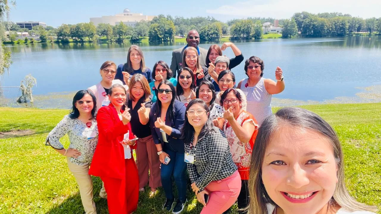 docentes UNAC con diferentes participantes a la conferencia mundial de enfermeria