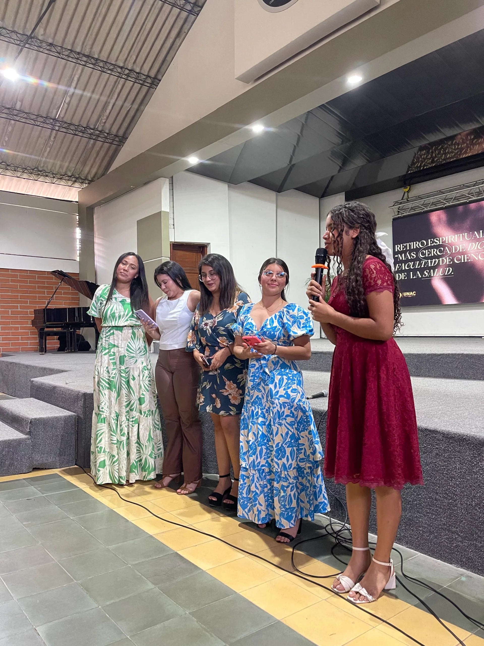 Estudiantes de la Facultad de Ciencias de la Salud en el retiro espiritual, mas cerca de Dios 2