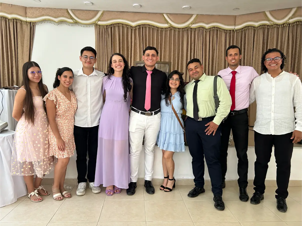 Estudiantes UNAC que fueron al XXVII Encuentro Nacional de Semilleros de Investigación en la iglesia adventista de Barranquilla