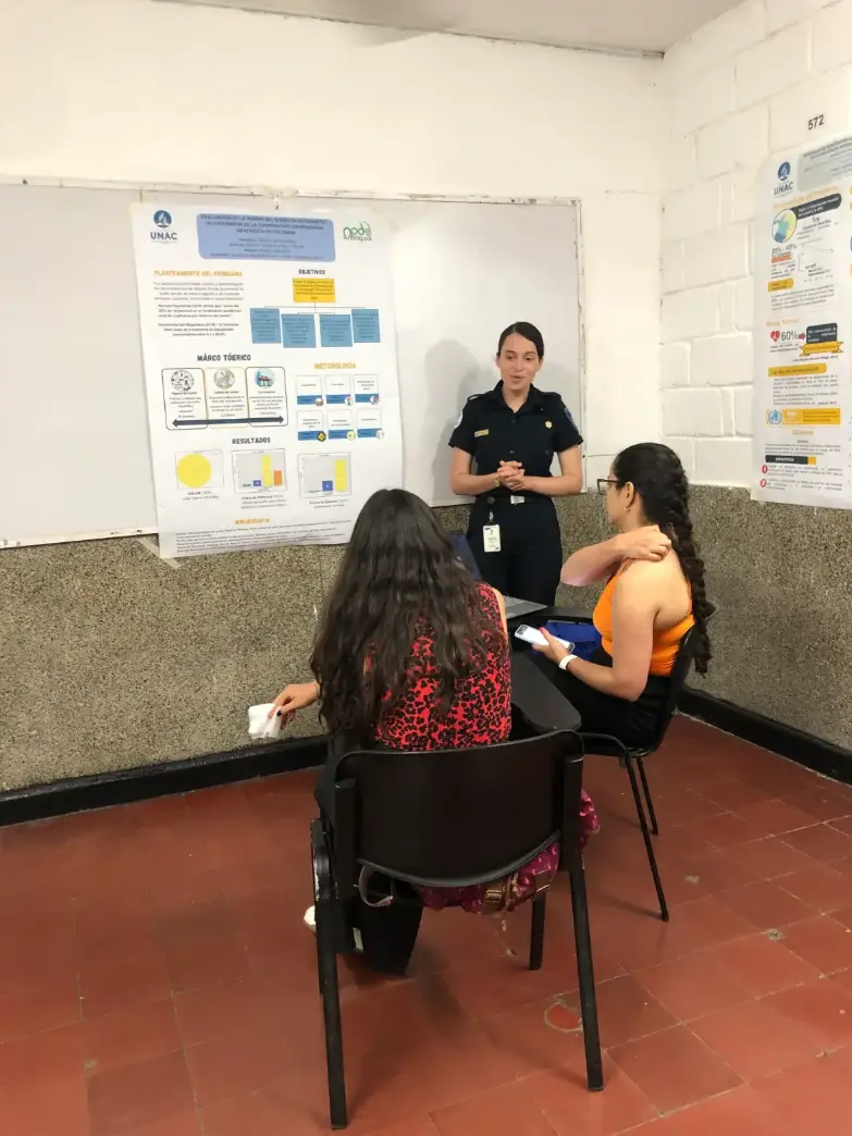 Isabella Atehortua presentado su proyecto de investigacion en el XXVII Encuentro Nacional de Semilleros de Investigación min