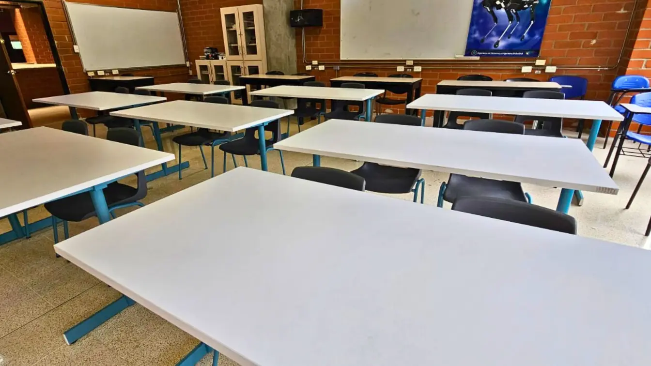 Laboratorio Múltiple de Física donde los donantes contribuyeron a su mejora en la UNAC