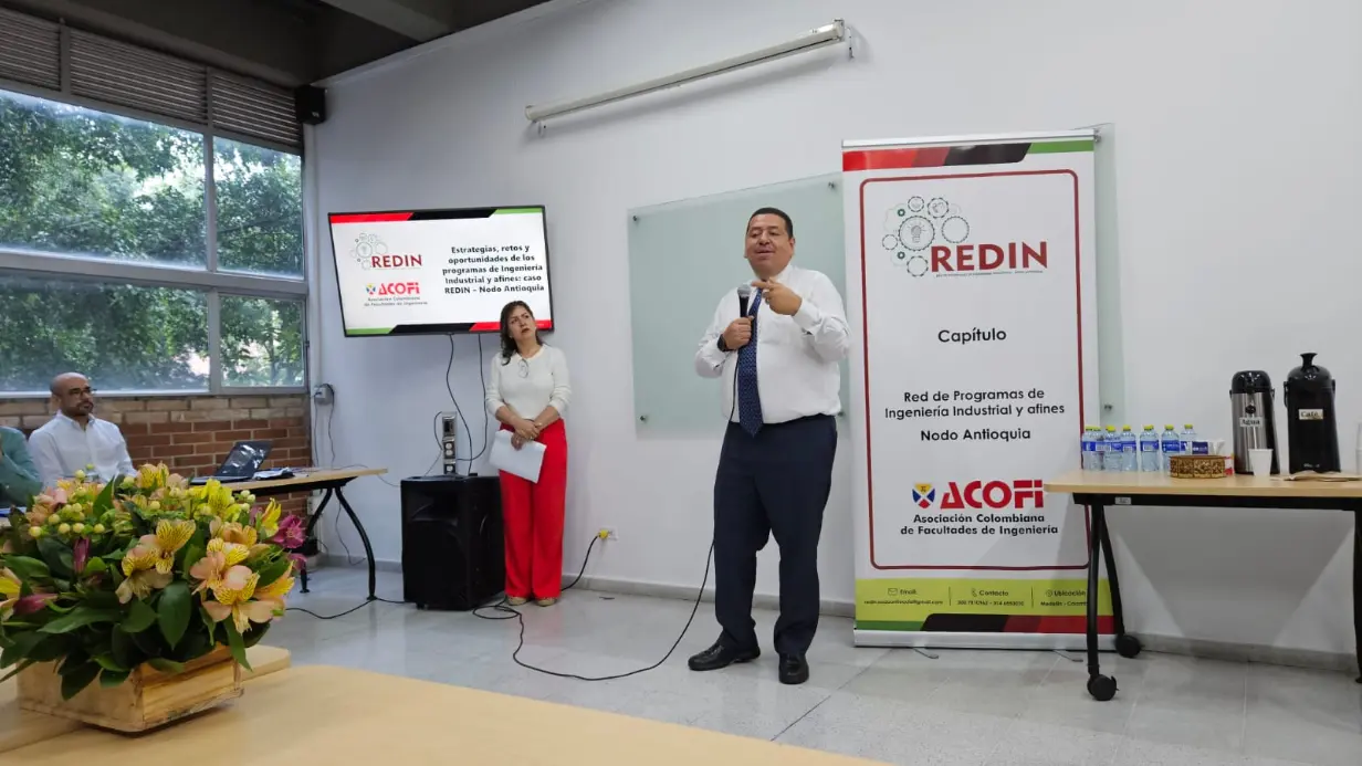 Ponente del encuentro de empresarios en el marco del 3er Encuentro de Programas de Ingeniería Industrial REDIN donde la UNAC participo