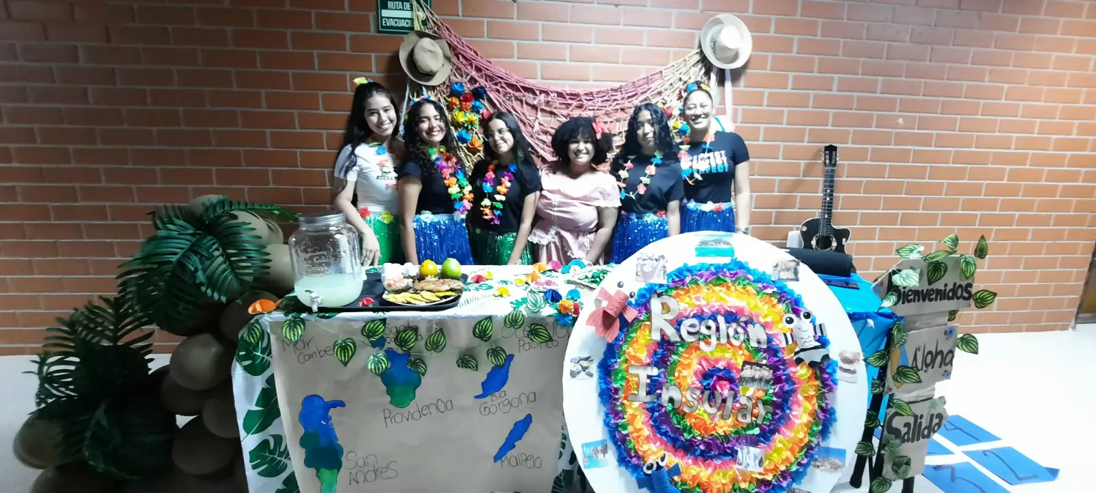 Region insultar representada por algunas estudiantes de la Lienciatura en Educacion Infantil UNAC en la feria cultural