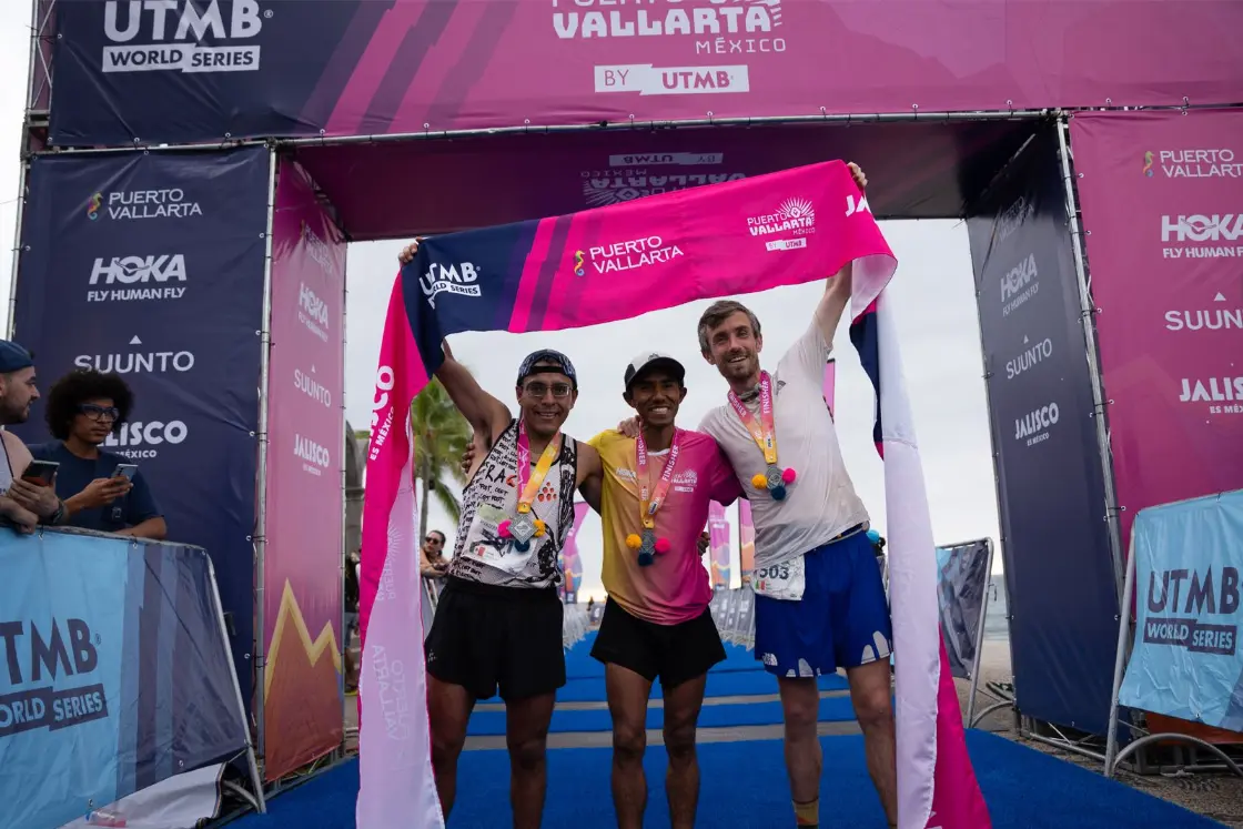 Julian Vinasco egresado unac que corrio en la competencia de trail running de 100km consiguiendo el 1er lugar 3