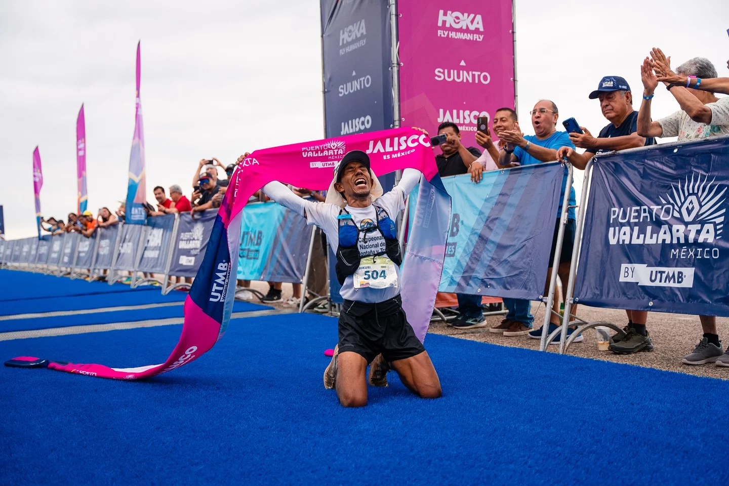 Julian Vinasco egresado unac que corrio en la competencia de trail running de 100km consiguiendo el 1er lugar